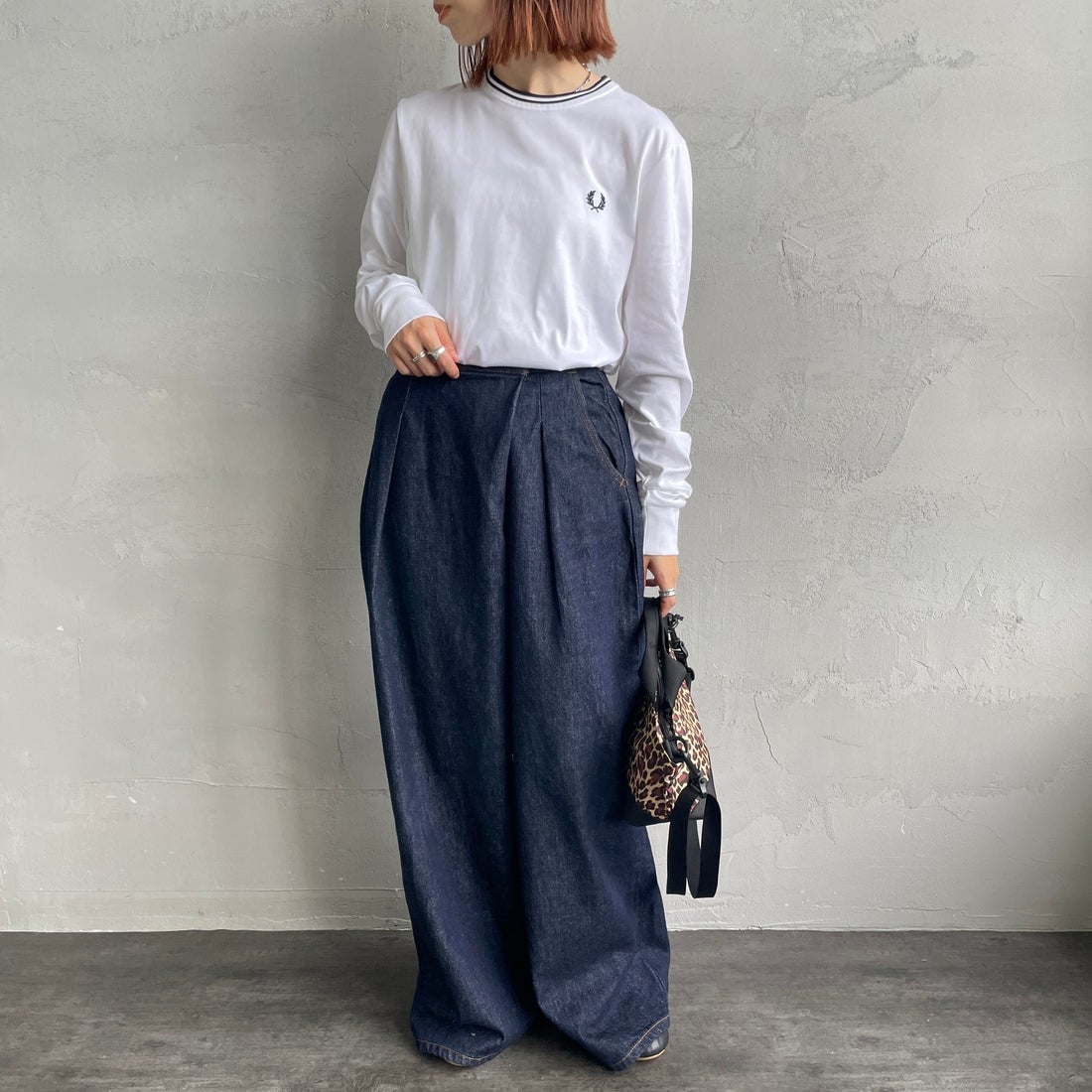 FRED PERRY [フレッドペリー] ティップライン ワンポイント刺繍Tシャツ [M9602] 100 WHITE &&モデル身長：158cm 着用サイズ：S&&