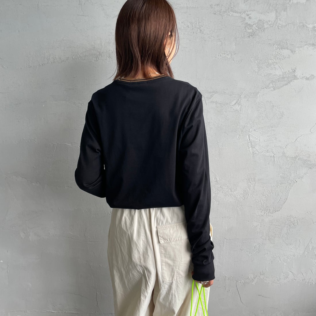 FRED PERRY [フレッドペリー] ティップライン ワンポイント刺繍Tシャツ [M9602] 184 BLACK &&モデル身長：159cm 着用サイズ：S&&