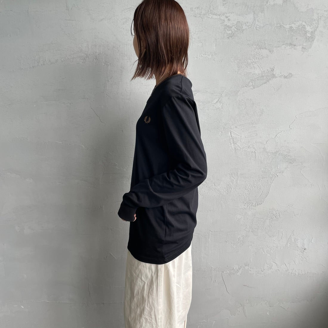 FRED PERRY [フレッドペリー] ティップライン ワンポイント刺繍Tシャツ [M9602] 184 BLACK &&モデル身長：159cm 着用サイズ：S&&