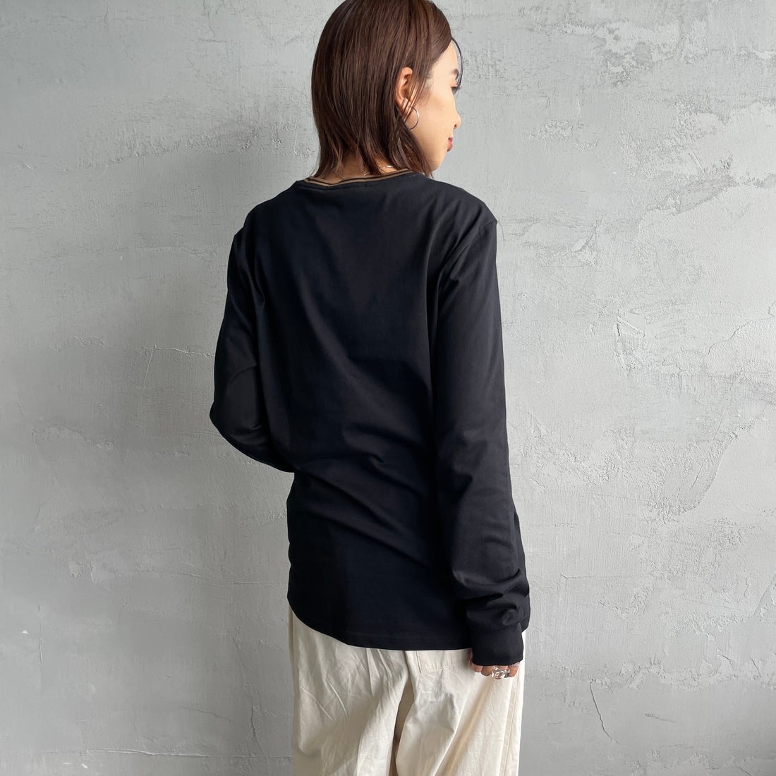 FRED PERRY [フレッドペリー] ティップライン ワンポイント刺繍Tシャツ [M9602] 184 BLACK &&モデル身長：159cm 着用サイズ：S&&