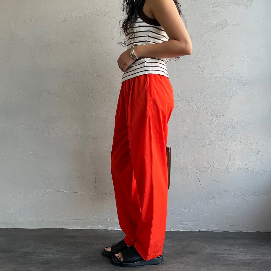 Jeans Factory Clothes [ジーンズファクトリークローズ] 7DAYSナイロンイージーパンツ [IN11-PT-5] ｵﾚﾝｼﾞ &&モデル身長：162cm 着用サイズ：F&&
