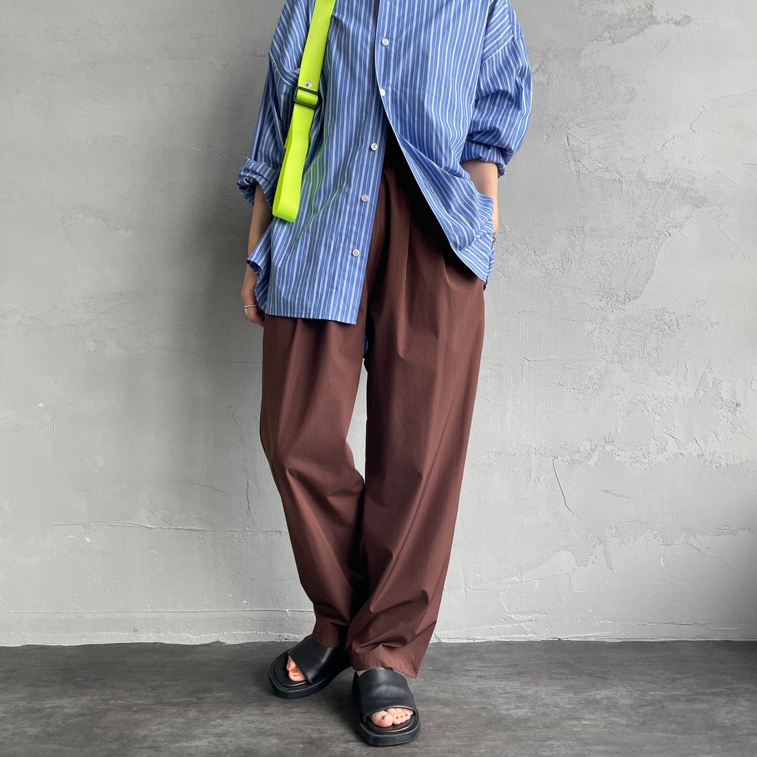 Jeans Factory Clothes [ジーンズファクトリークローズ] 7DAYSナイロンイージーパンツ [IN11-PT-5] ﾌﾞﾗｳﾝ &&モデル身長：160cm 着用サイズ：F&&