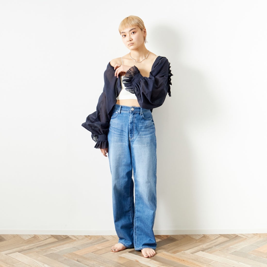 YANUK [ヤヌーク] 別注 JOAN for JEANS FACTORY ルーズストレートデニム [57141513-JF] ALB &&モデル身長：160cm 着用サイズ：24&&