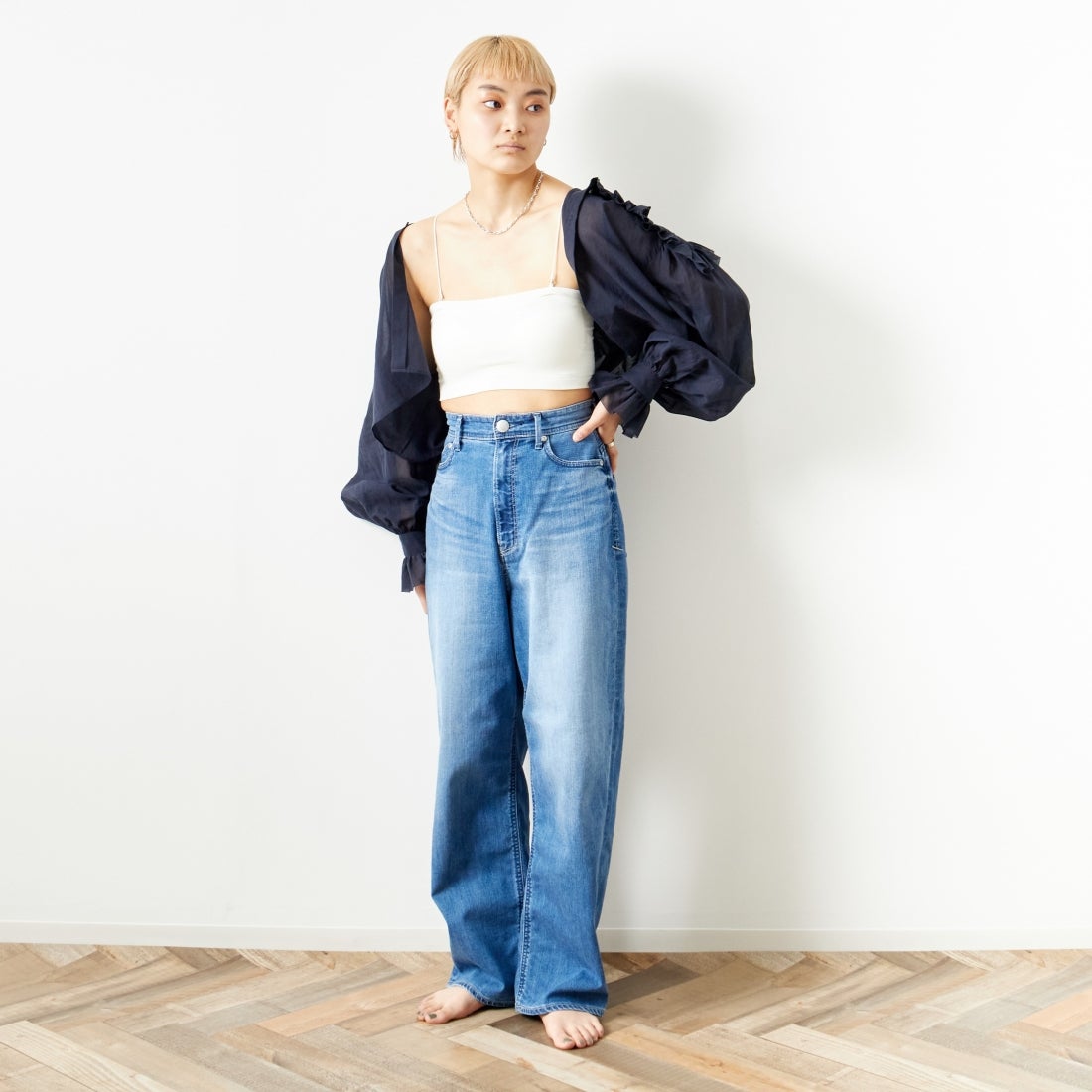 YANUK [ヤヌーク] 別注 JOAN for JEANS FACTORY ルーズストレートデニム [57141513-JF] ALB &&モデル身長：160cm 着用サイズ：24&&