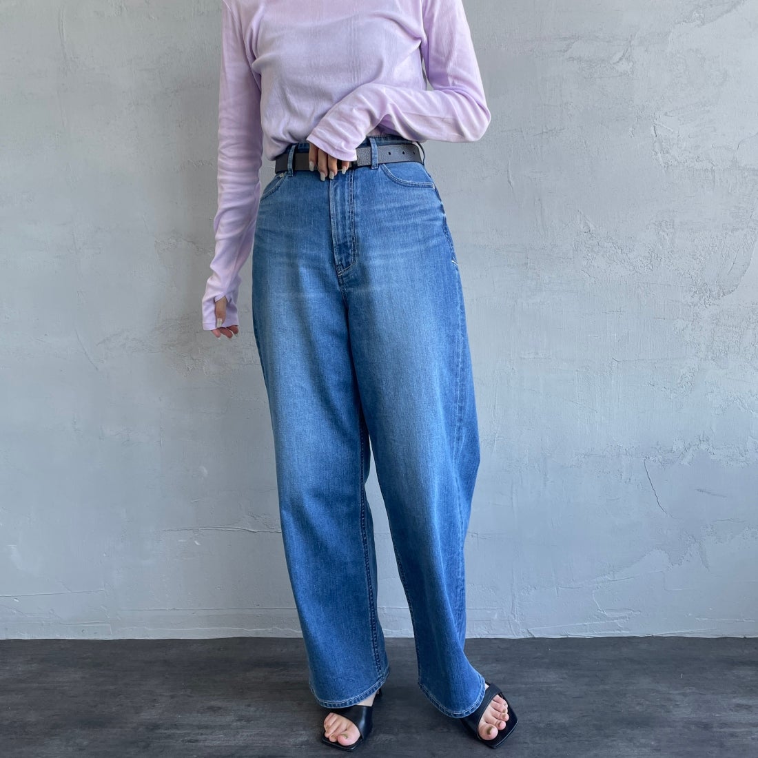 YANUK [ヤヌーク] 別注 JOAN for JEANS FACTORY ルーズストレートデニム [57141513-JF] ALB &&モデル身長：163cm 着用サイズ：24&&