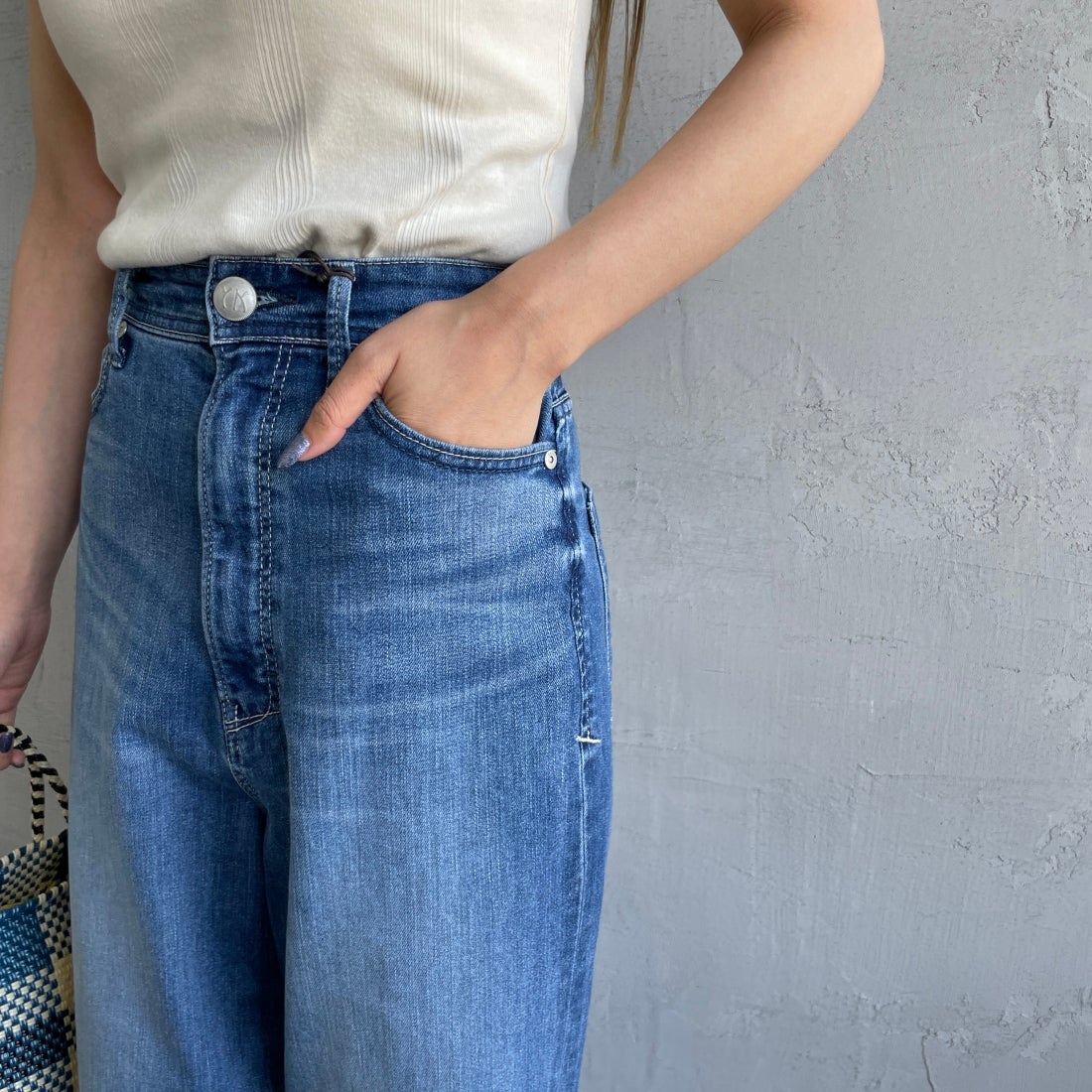 YANUK [ヤヌーク] 別注 JOAN for JEANS FACTORY ルーズストレートデニム [57141513-JF] ALB &&モデル身長：156cm 着用サイズ：22&&