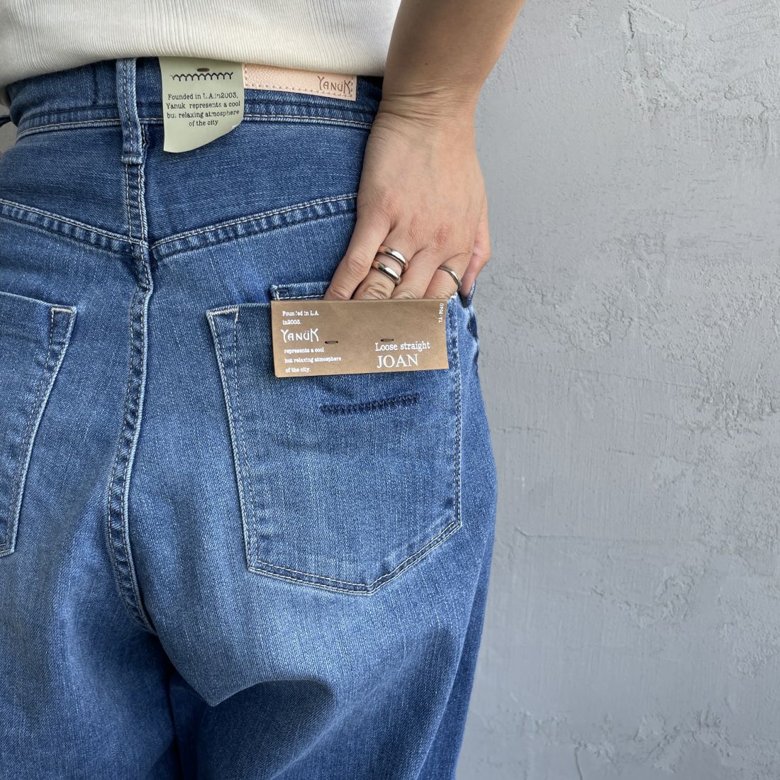 YANUK [ヤヌーク] 別注 JOAN for JEANS FACTORY ルーズストレートデニム [57141513-JF] ALB &&モデル身長：156cm 着用サイズ：22&&