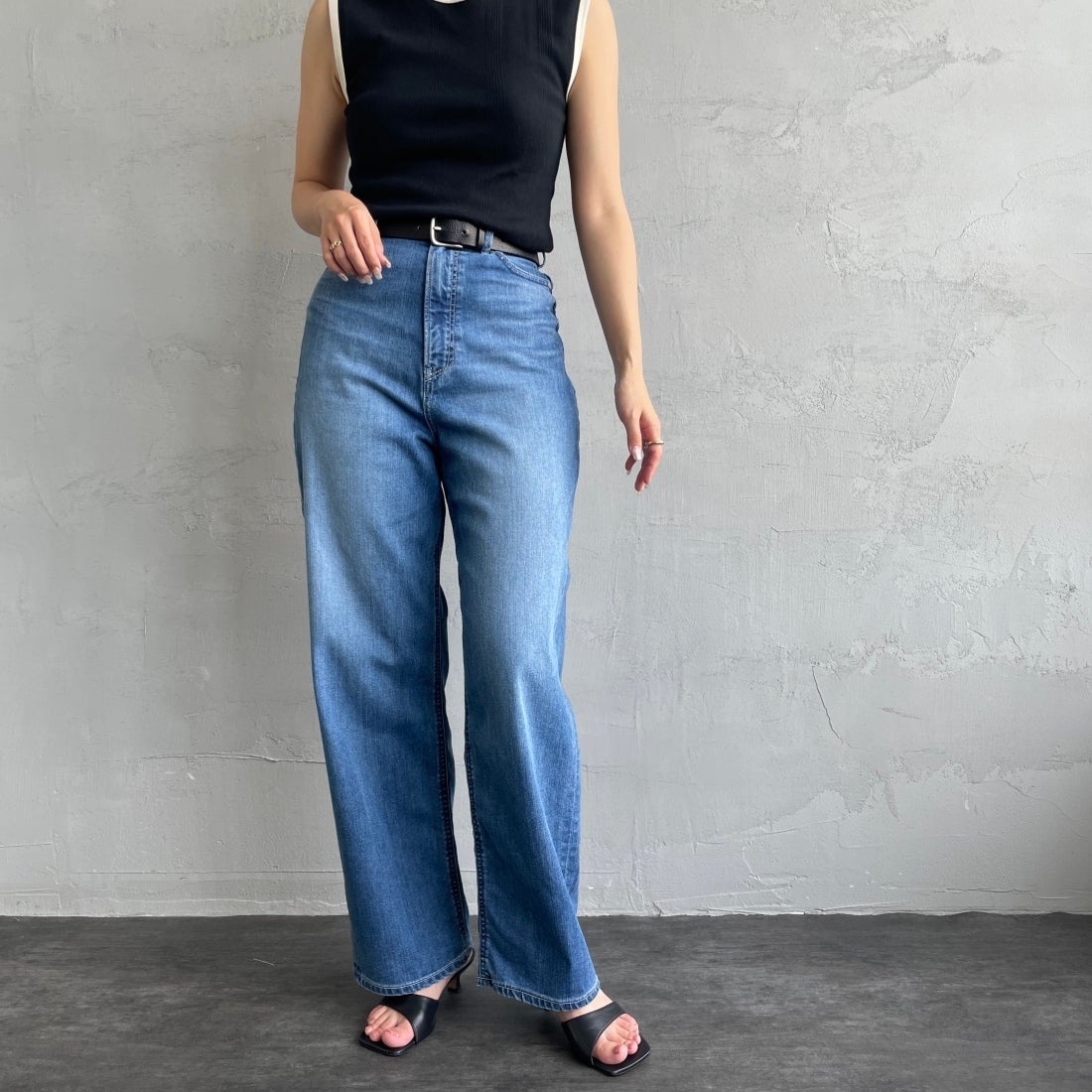 YANUK [ヤヌーク] 別注 JOAN for JEANS FACTORY ルーズストレートデニム [57141513-JF] ALB &&モデル身長：163cm 着用サイズ：23&&