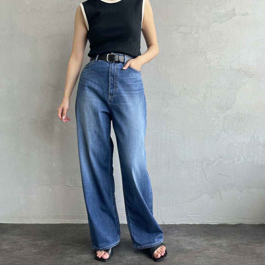 YANUK [ヤヌーク] 別注 JOAN for JEANS FACTORY ルーズストレートデニム [57141513-JF] ALB &&モデル身長：163cm 着用サイズ：26&&