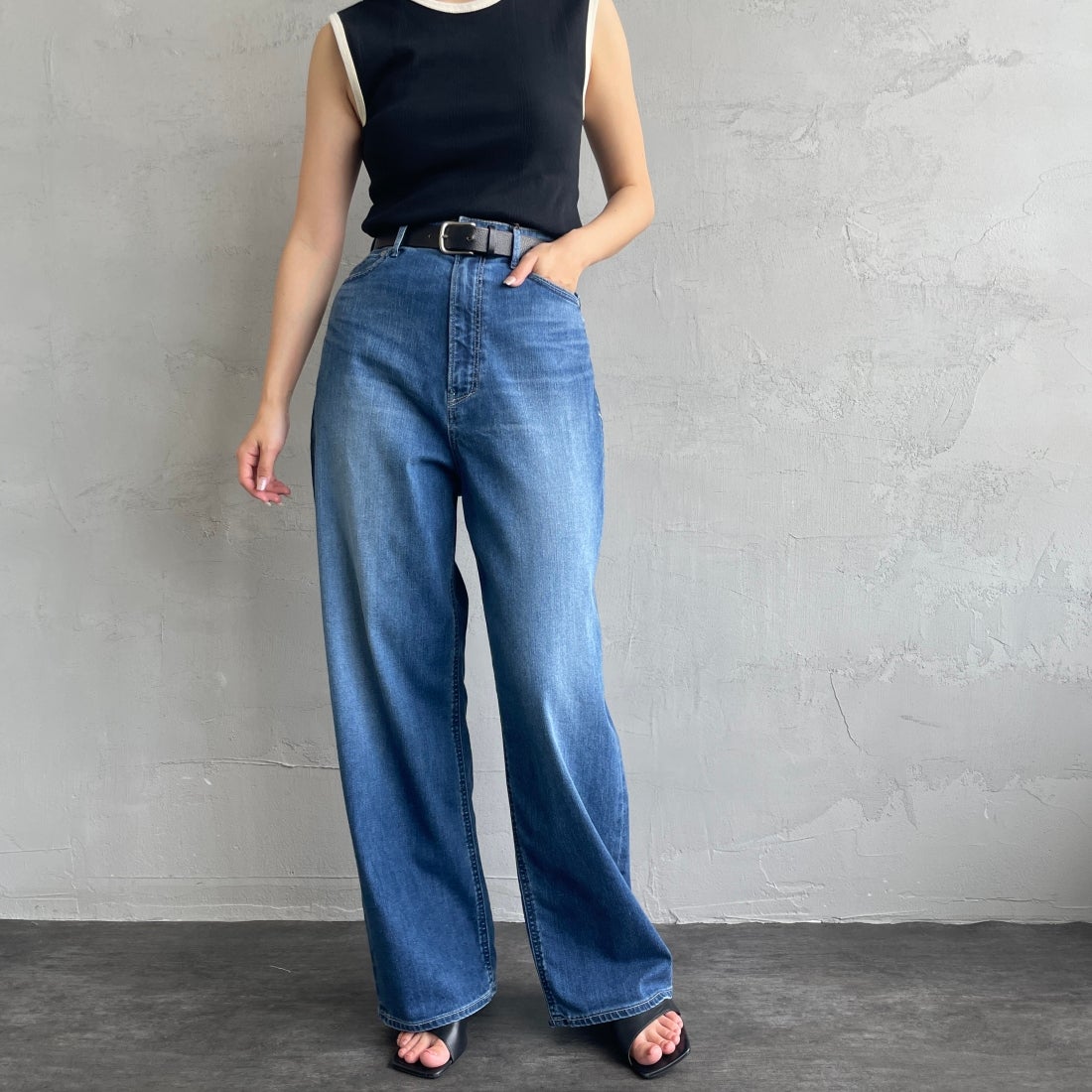 YANUK [ヤヌーク] 別注 JOAN for JEANS FACTORY ルーズストレートデニム [57141513-JF] ALB &&モデル身長：163cm 着用サイズ：26&&