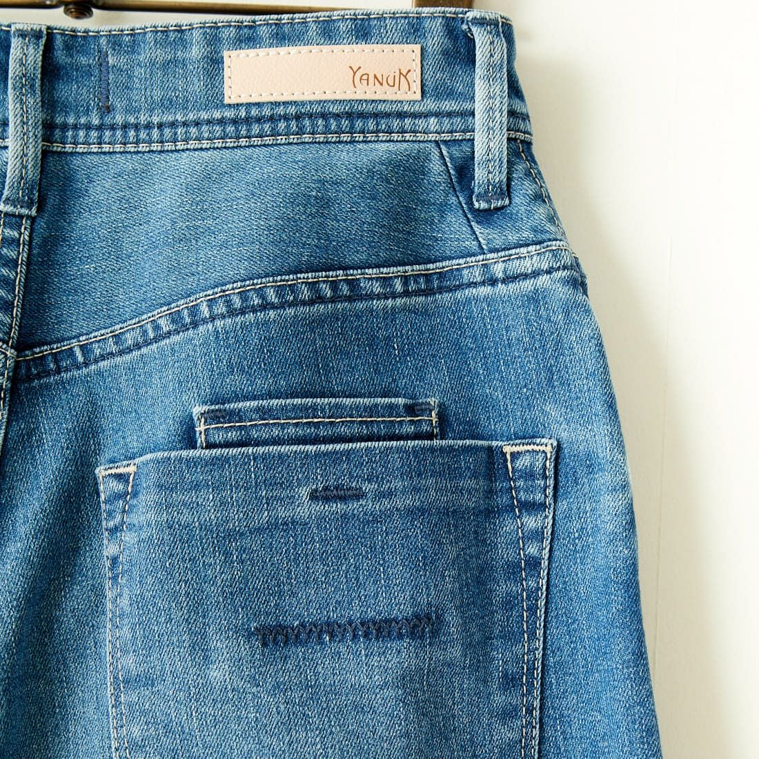 YANUK [ヤヌーク] 別注 JOAN for JEANS FACTORY ルーズストレートデニム [57141513-JF] ALB