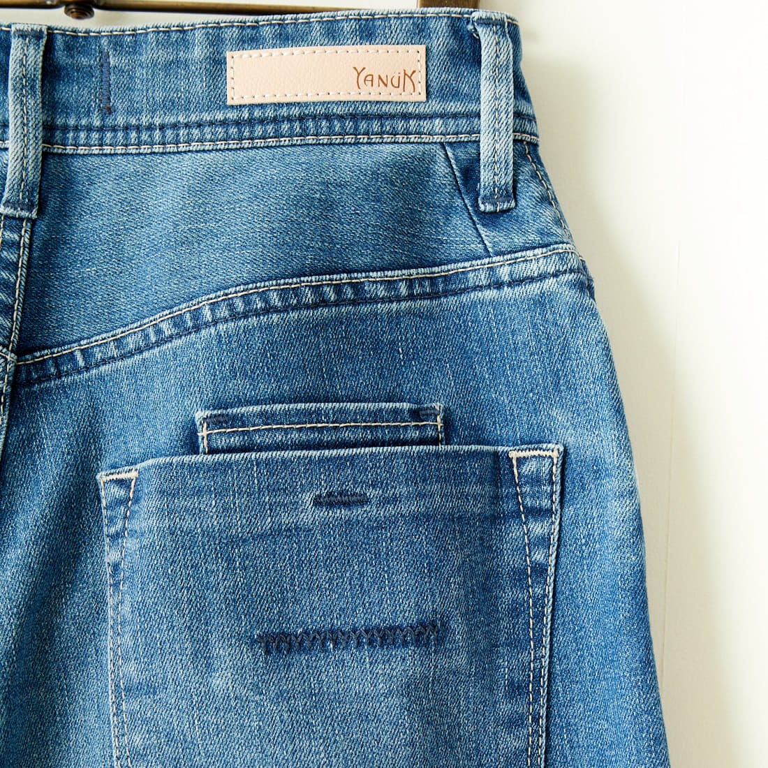 YANUK [ヤヌーク] 別注 JOAN for JEANS FACTORY ルーズストレートデニム [57141513-JF] ALB