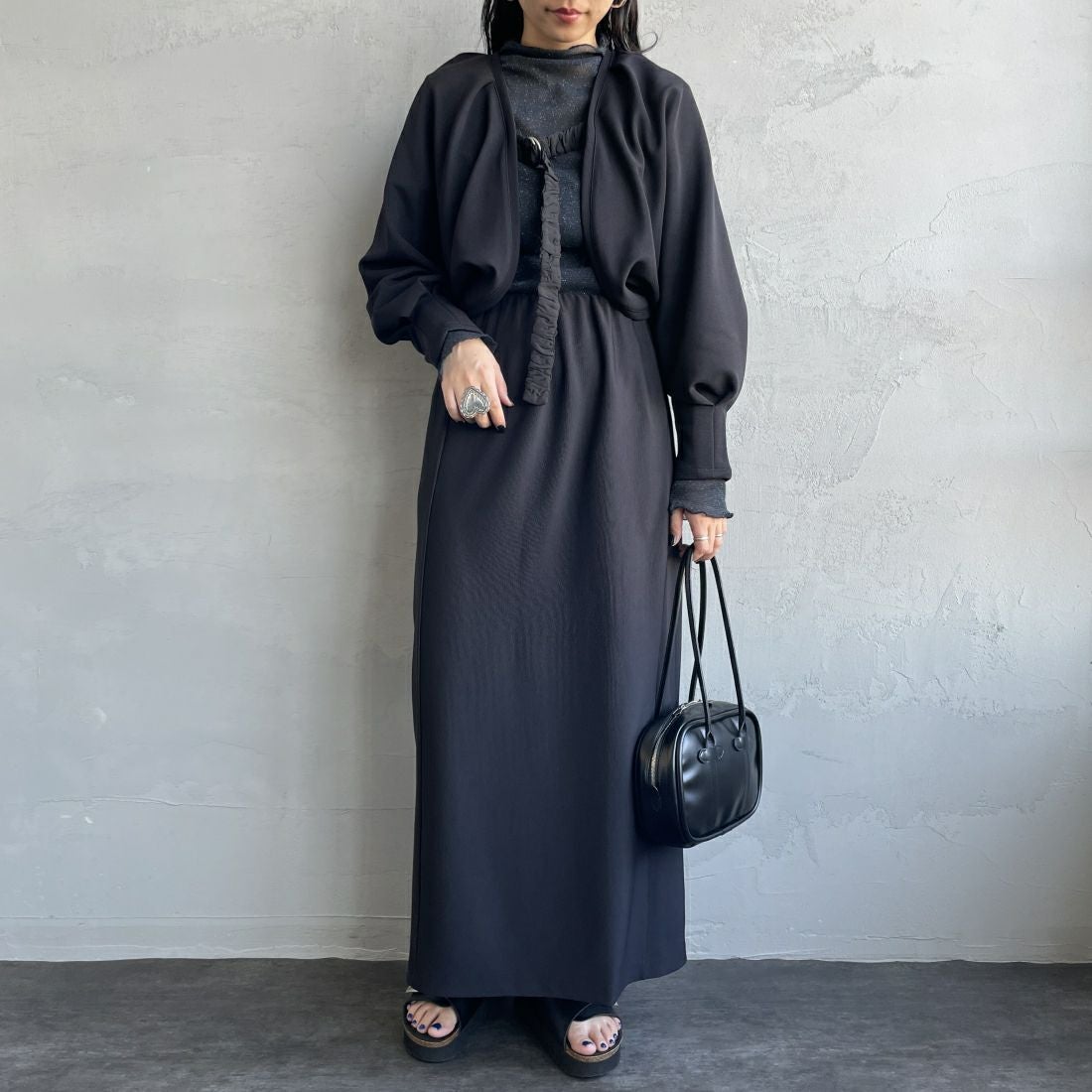 By/m [バイエム] ギャザーベルト付きカットボレロ [23142064] 09 BLACK &&モデル身長：156cm 着用サイズ：F&&