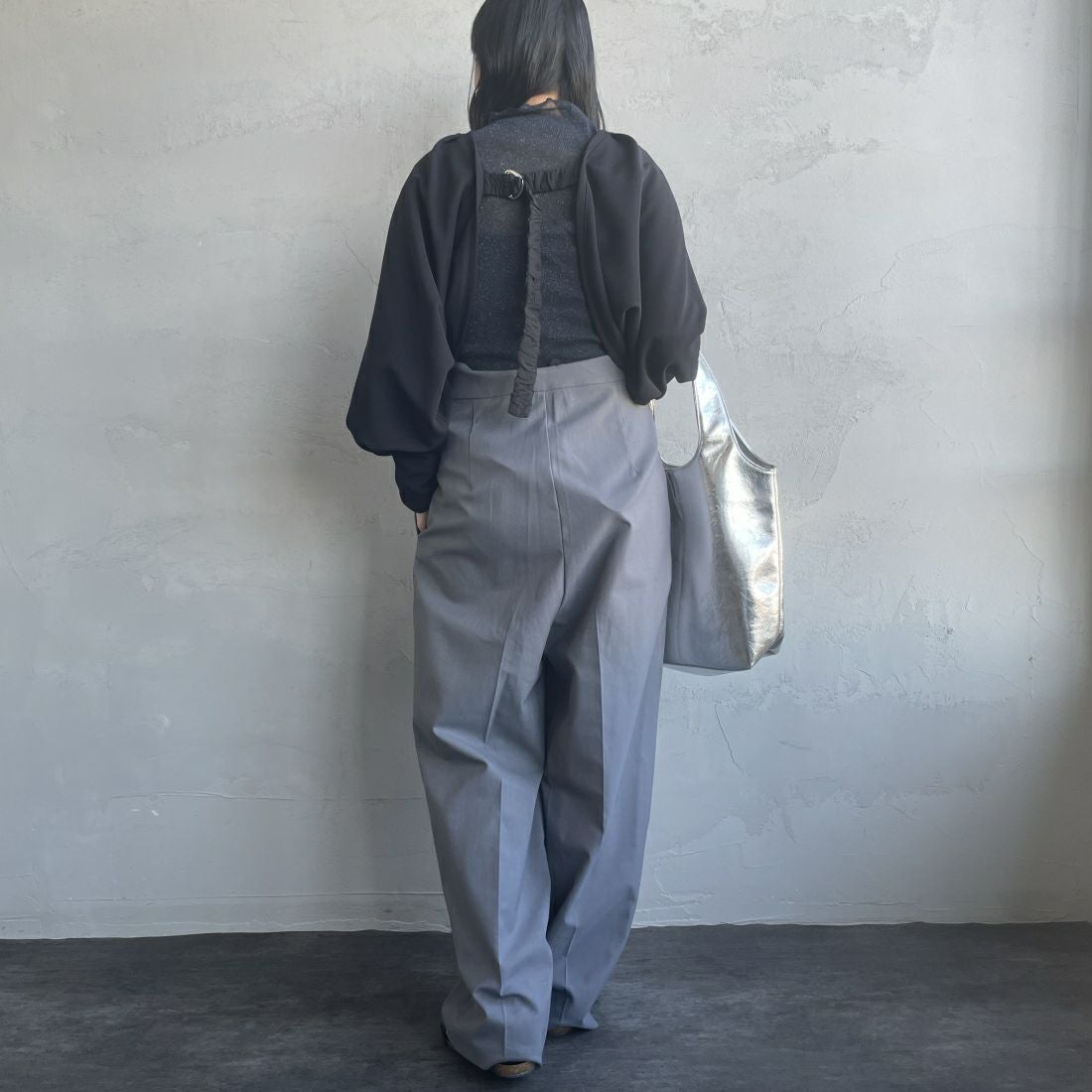 By/m [バイエム] ギャザーベルト付きカットボレロ [23142064] 09 BLACK &&モデル身長：156cm 着用サイズ：F&&