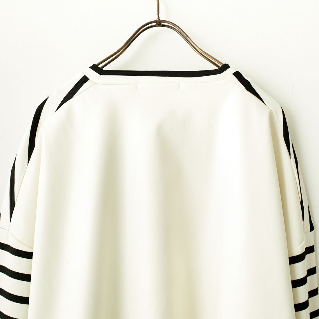 CHIGNON [シニヨン] フェイクレザー切替ボーダープルオーバー [8236-561YE] WHITE