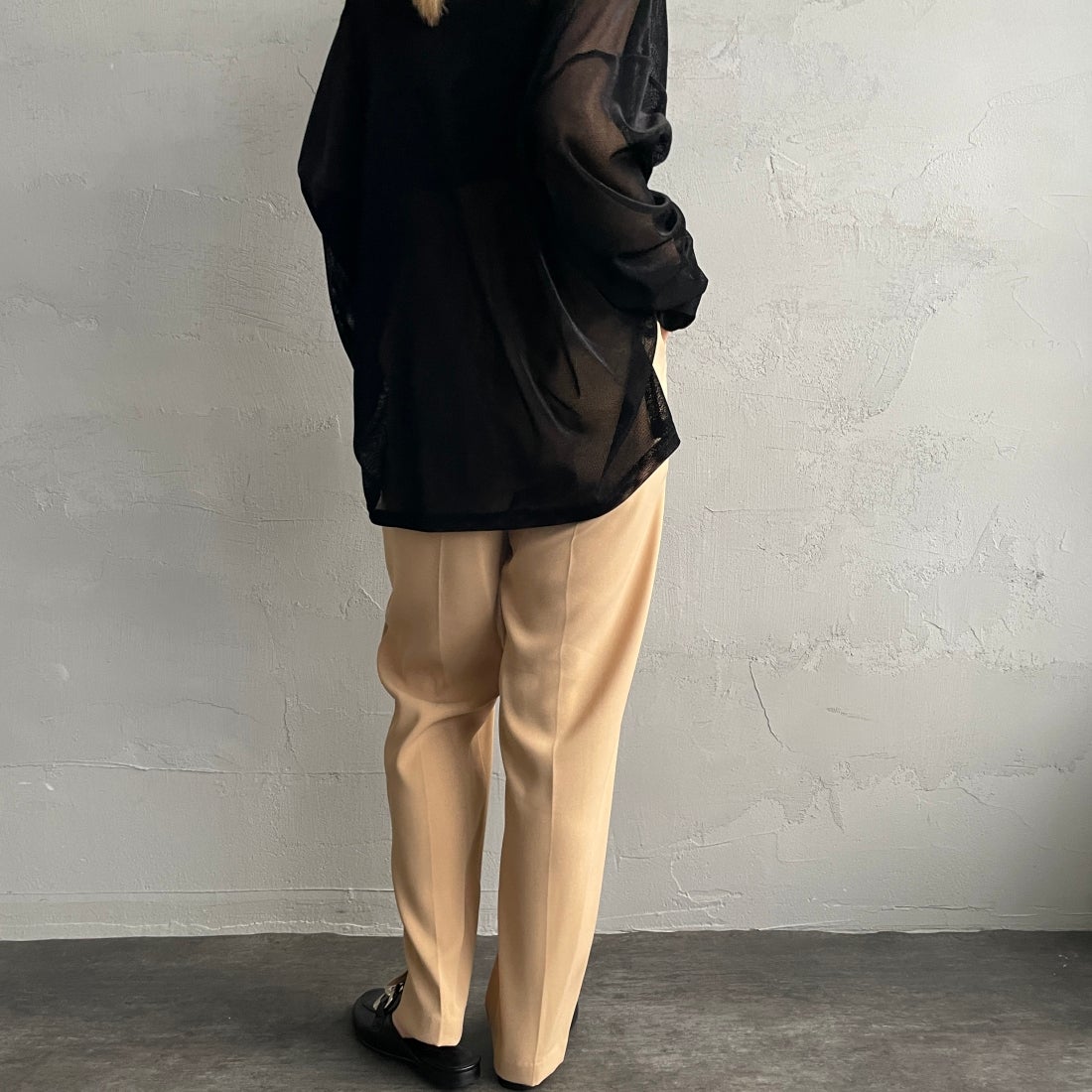 CHIGNON [シニヨン] マジックテープテーパードパンツ [3736-565PT] L/BEIGE &&モデル身長：156cm 着用サイズ：F&&