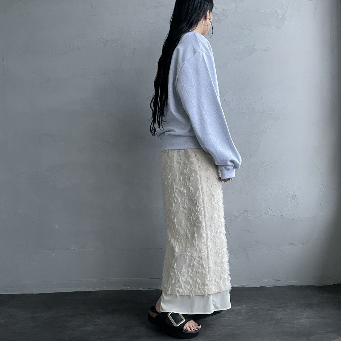 CHIGNON [シニヨン] カットジャガードスカート [2236-497KK] IVORY &&モデル身長：156cm 着用サイズ：F&&