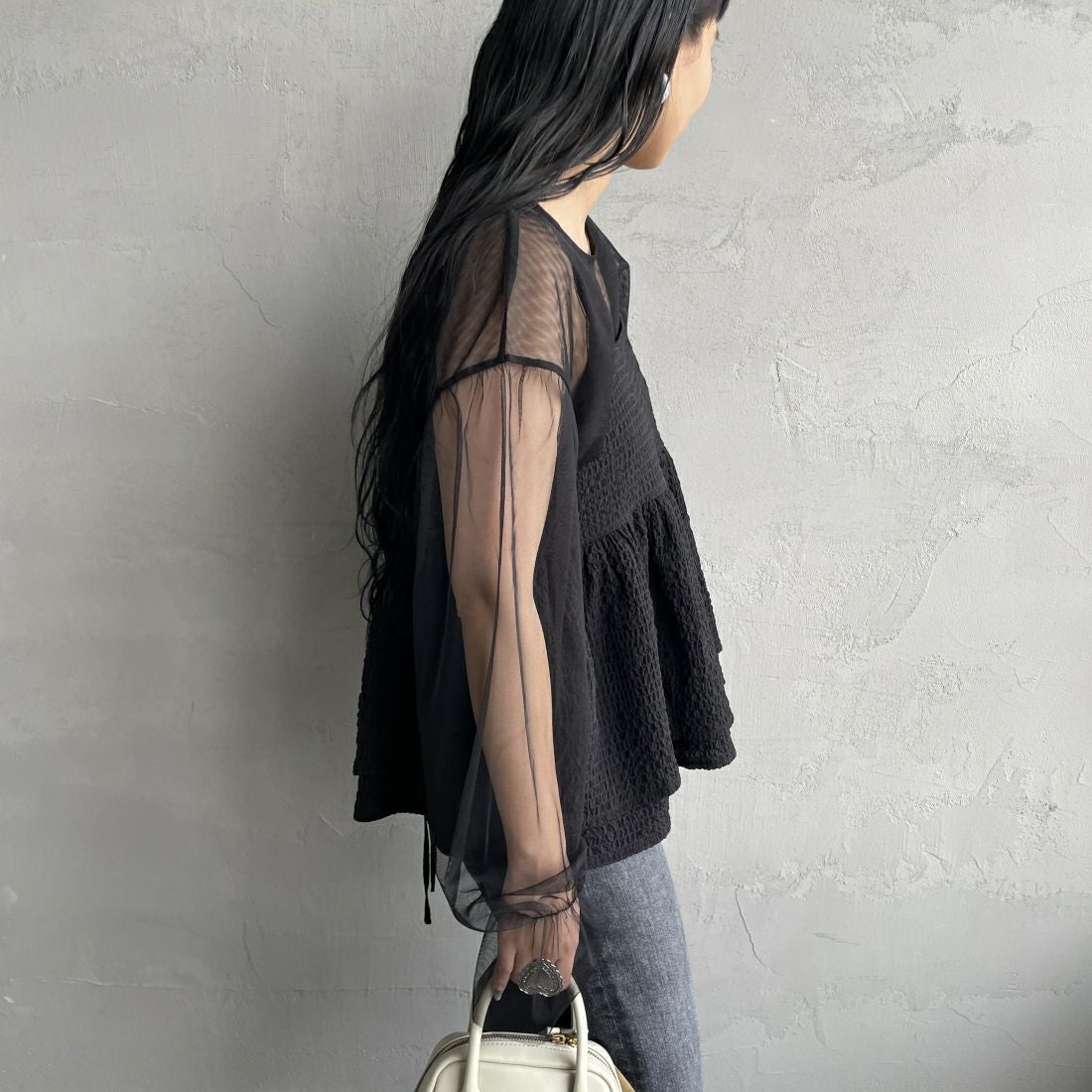 By/m [バイエム] シアーメッシュブラウス [24112009] 09 BLACK &&モデル身長：156cm 着用サイズ：F&&