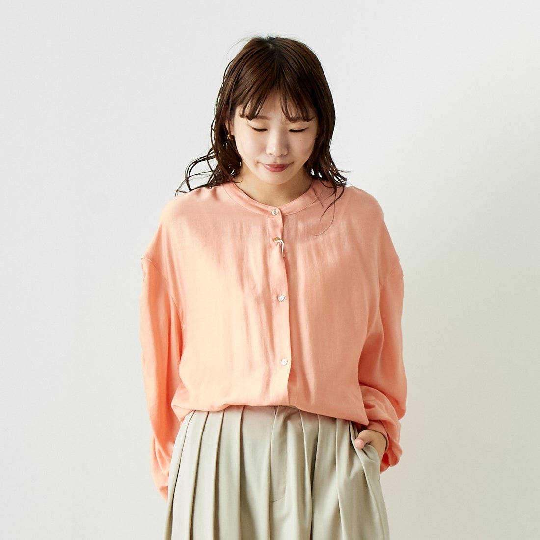 CHIGNON [シニヨン] シャーリングスリーブシャツ [1636-593JS] ORANGE &&モデル身長：167cm 着用サイズ：F&&