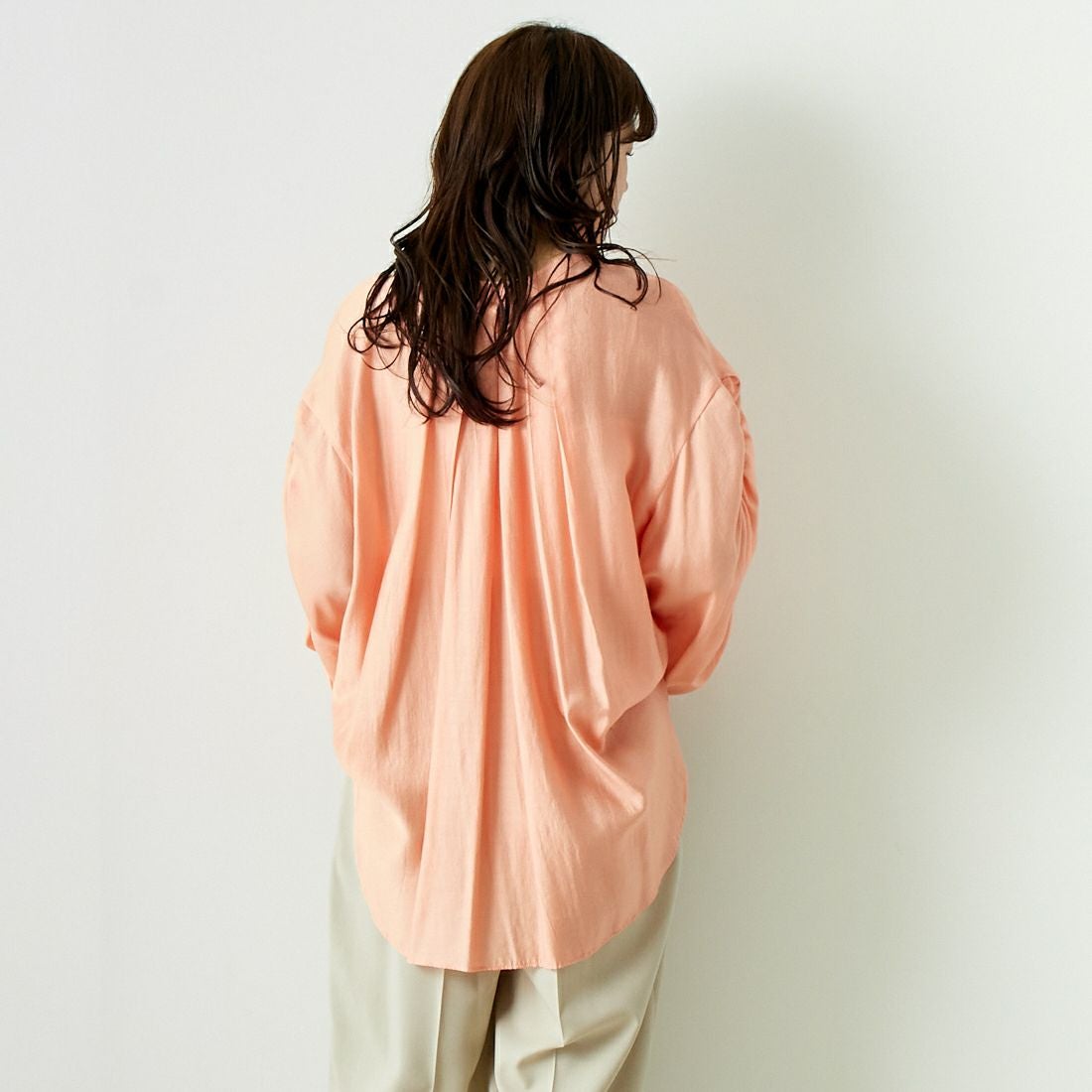 CHIGNON [シニヨン] シャーリングスリーブシャツ [1636-593JS] ORANGE &&モデル身長：167cm 着用サイズ：F&&