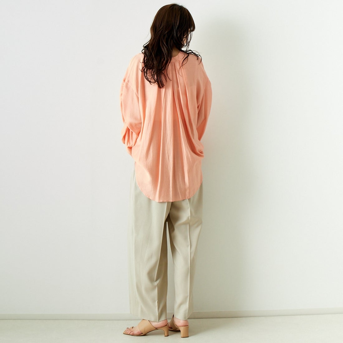 CHIGNON [シニヨン] シャーリングスリーブシャツ [1636-593JS] ORANGE &&モデル身長：167cm 着用サイズ：F&&