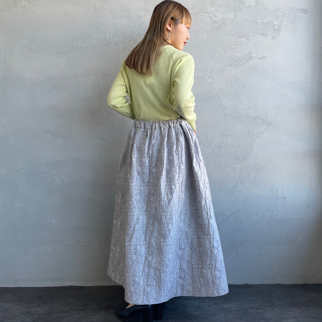 USINE [ユジーヌ] ジャガード織 タックギャザーフレアスカート [2410501] GRAY &&モデル身長：156cm 着用サイズ：F&&