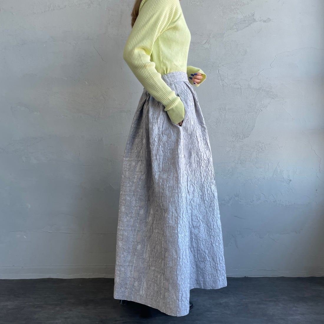 USINE [ユジーヌ] ジャガード織 タックギャザーフレアスカート [2410501] GRAY &&モデル身長：156cm 着用サイズ：F&&