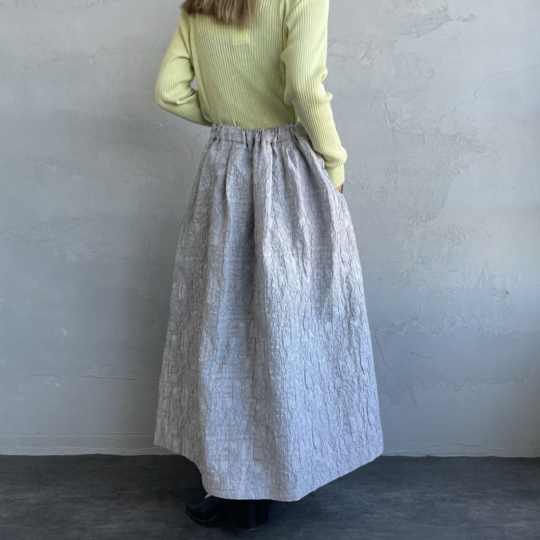USINE [ユジーヌ] ジャガード織 タックギャザーフレアスカート [2410501] GRAY &&モデル身長：156cm 着用サイズ：F&&