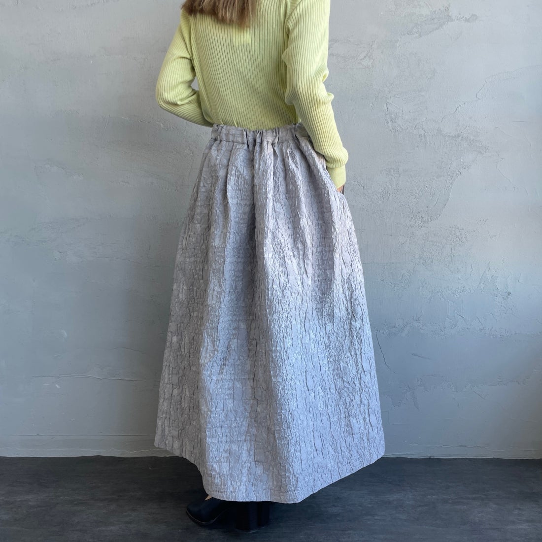 USINE [ユジーヌ] ジャガード織 タックギャザーフレアスカート [2410501] GRAY &&モデル身長：156cm 着用サイズ：F&&