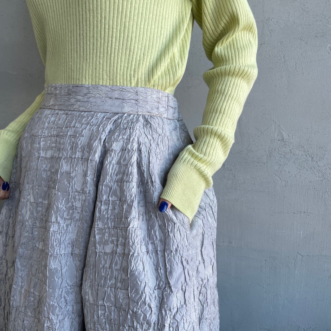 USINE [ユジーヌ] ジャガード織 タックギャザーフレアスカート [2410501] GRAY &&モデル身長：156cm 着用サイズ：F&&