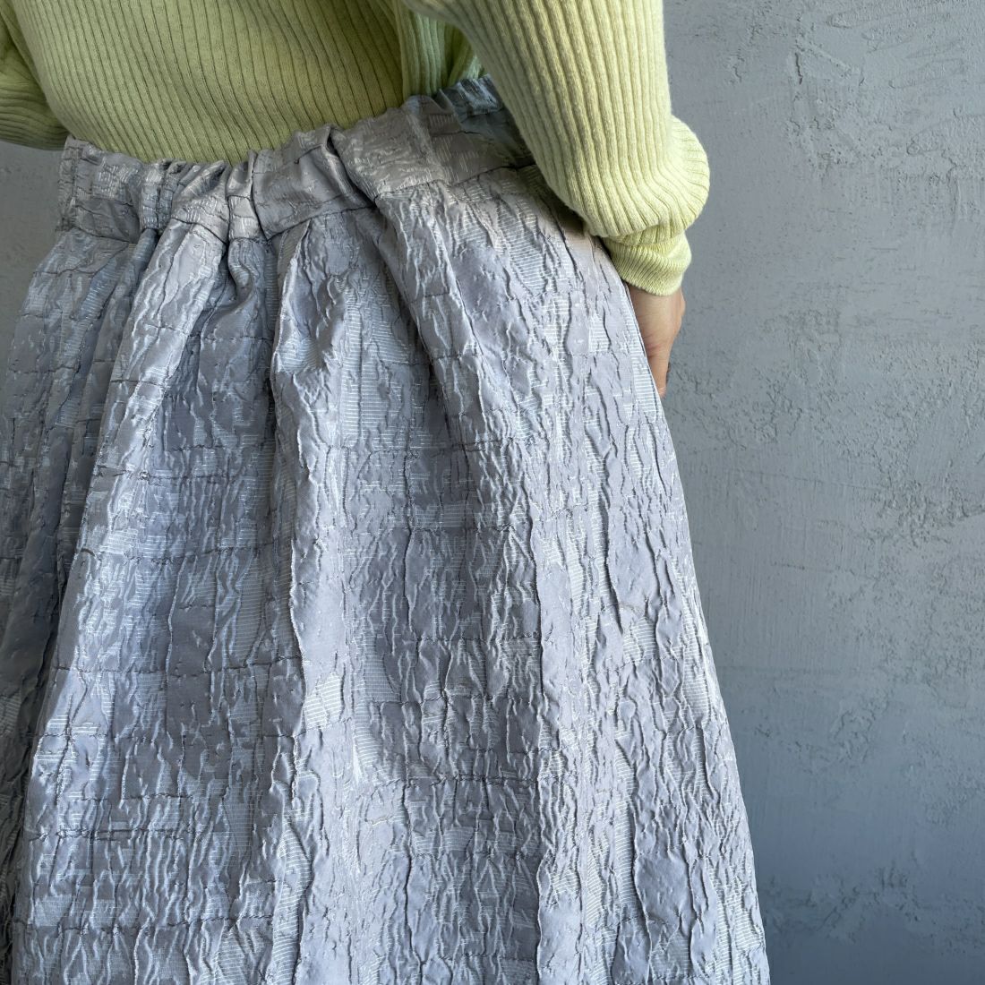 USINE [ユジーヌ] ジャガード織 タックギャザーフレアスカート [2410501] GRAY &&モデル身長：156cm 着用サイズ：F&&