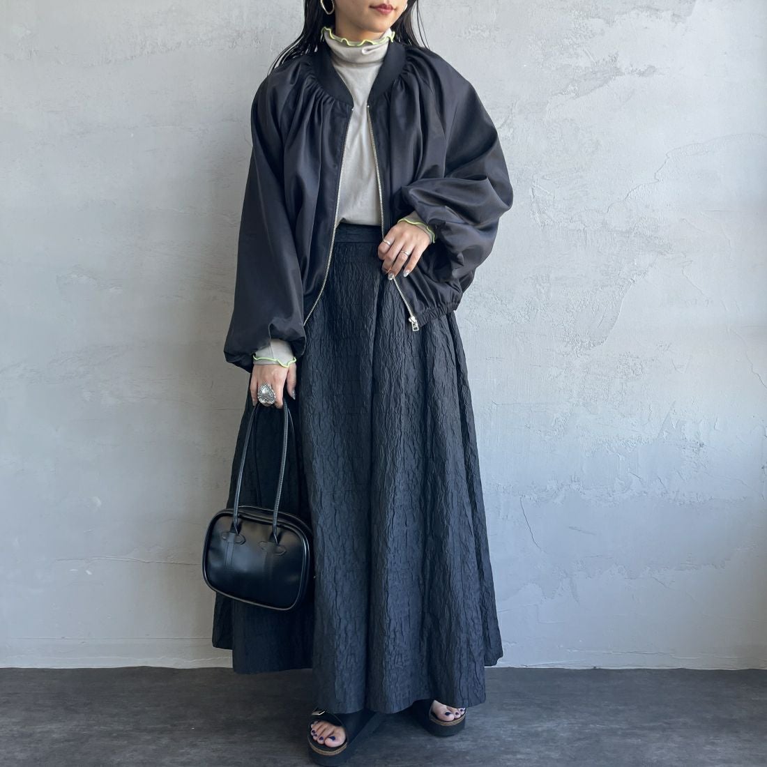 USINE [ユジーヌ] ジャガード織 タックギャザーフレアスカート [2410501] BLACK &&モデル身長：156cm 着用サイズ：F&&