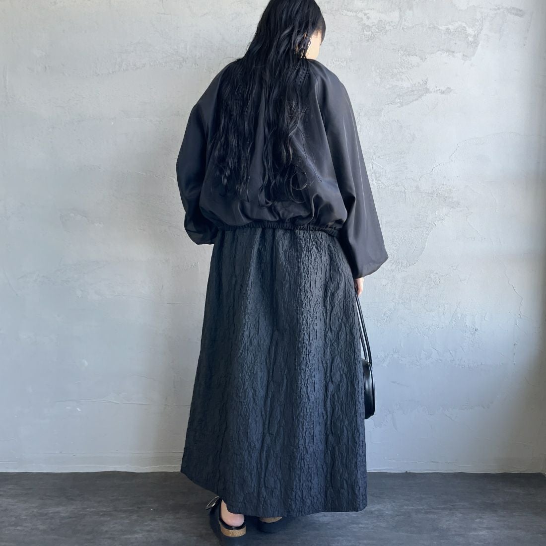 USINE [ユジーヌ] ジャガード織 タックギャザーフレアスカート [2410501] BLACK &&モデル身長：156cm 着用サイズ：F&&