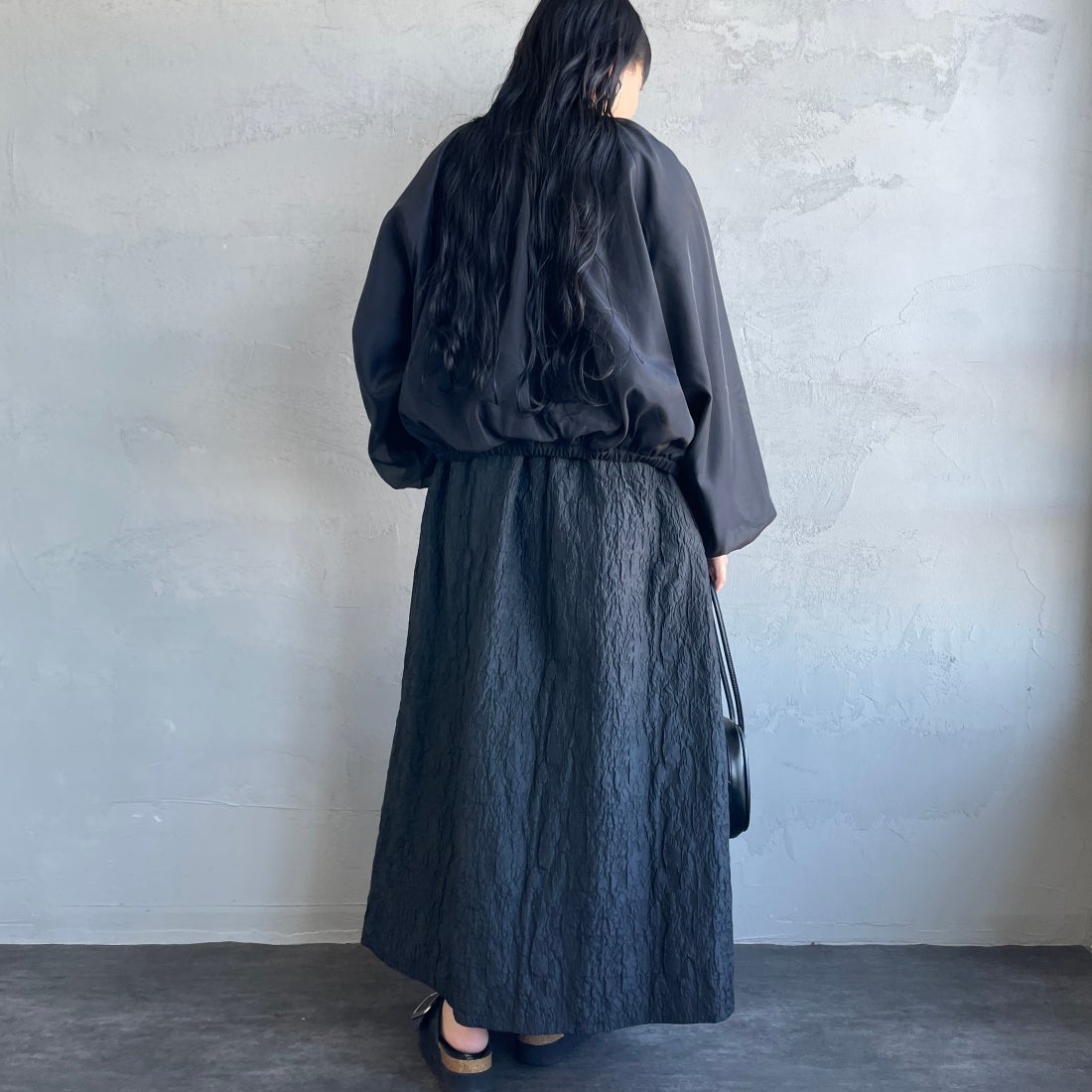 USINE [ユジーヌ] ジャガード織 タックギャザーフレアスカート [2410501] BLACK &&モデル身長：156cm 着用サイズ：F&&