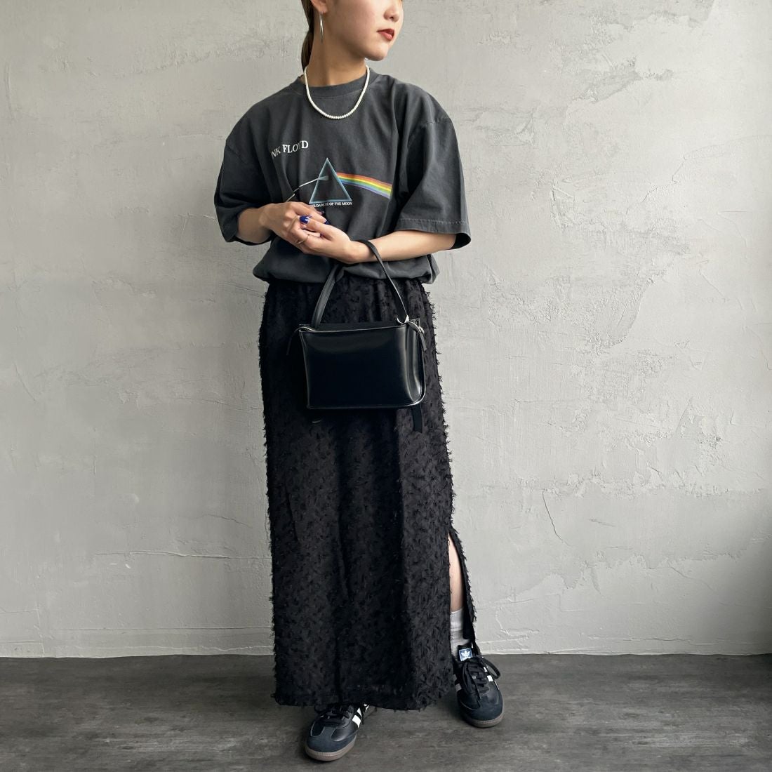 By/m [バイエム] ジャガードフリンジ フェザーナローロングスカート [23142061] 09 BLACK &&モデル身長：156cm 着用サイズ：F&&