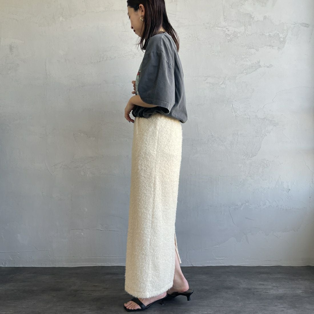 By/m [バイエム] フェザーフリンジ ナローロングスカート [23142066] 02 OFF &&モデル身長：163cm 着用サイズ：F&&