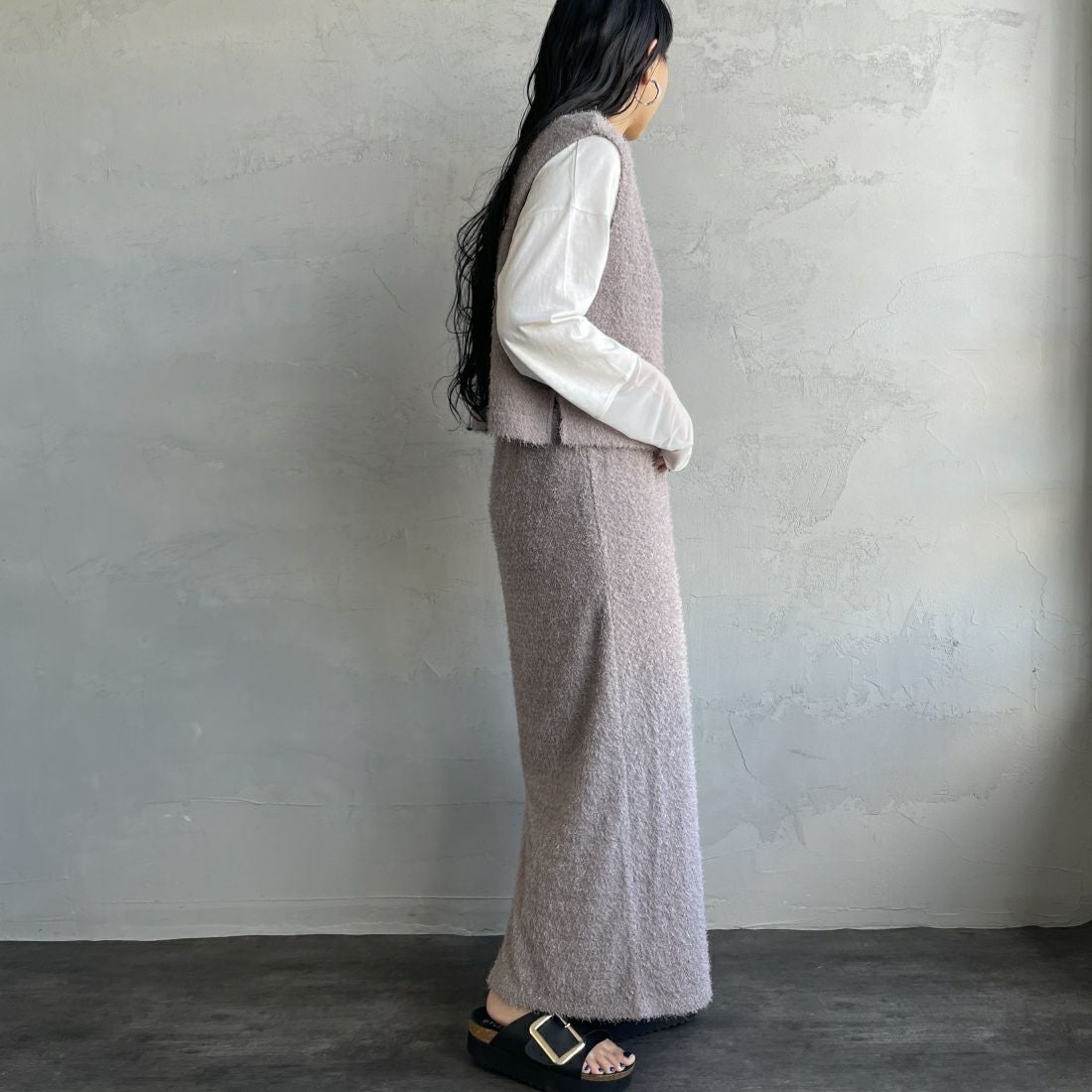 By/m [バイエム] フェザーフリンジ ナローロングスカート [23142066] 07 GRAY &&モデル身長：156cm 着用サイズ：F&&