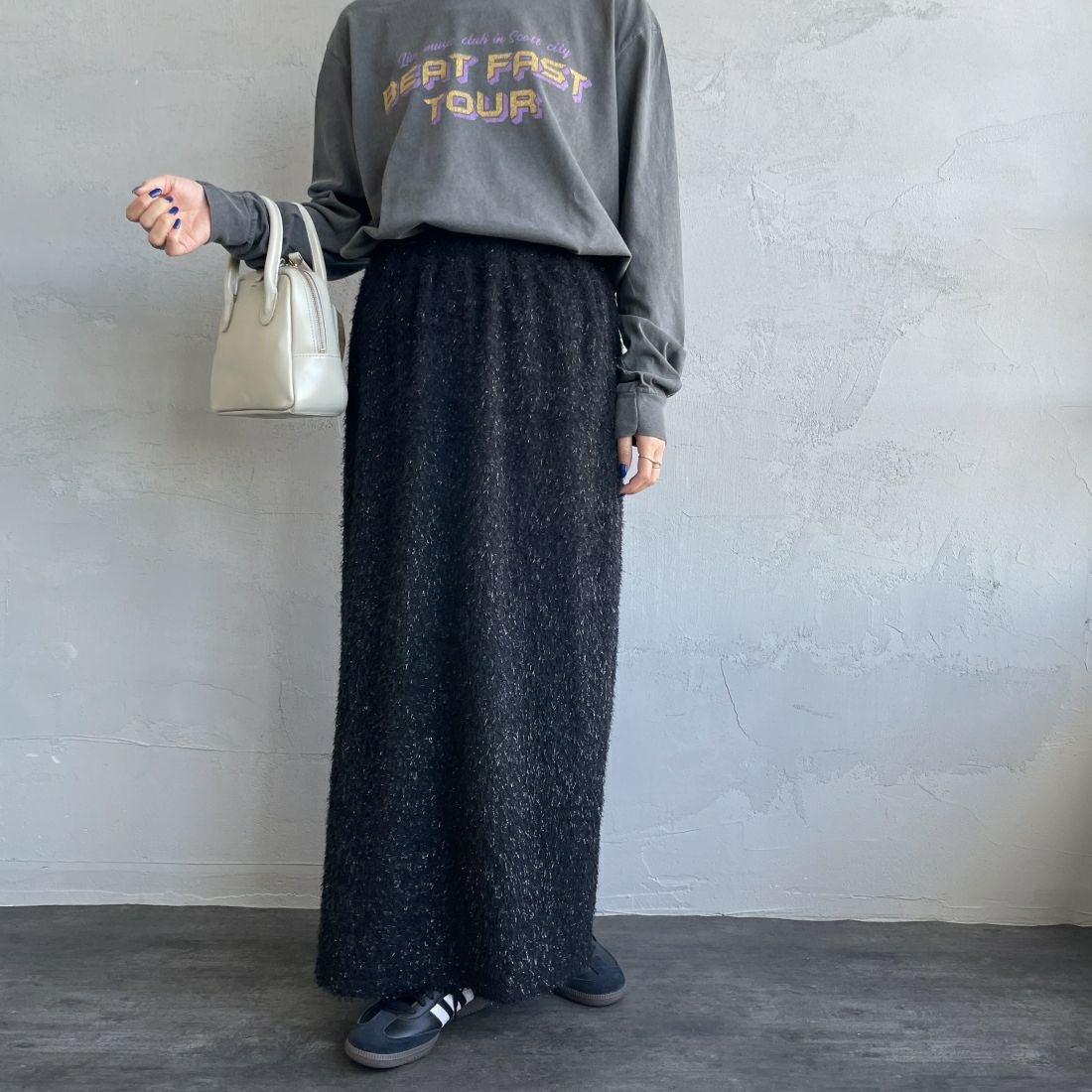 By/m [バイエム] フェザーフリンジ ナローロングスカート [23142066] 09 BLACK &&モデル身長：156cm 着用サイズ：F&&