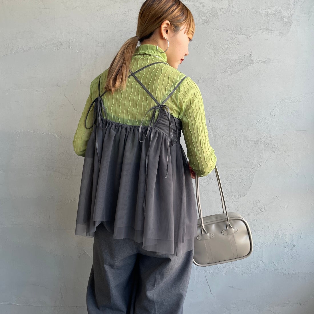 By/m [バイエム] ギャザーチュールキャミソール [24112008] 07 GRAY &&モデル身長：156cm 着用サイズ：F&&