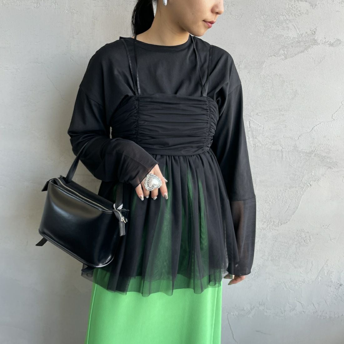 By/m [バイエム] ギャザーチュールキャミソール [24112008] 09 BLACK &&モデル身長：156cm 着用サイズ：F&&