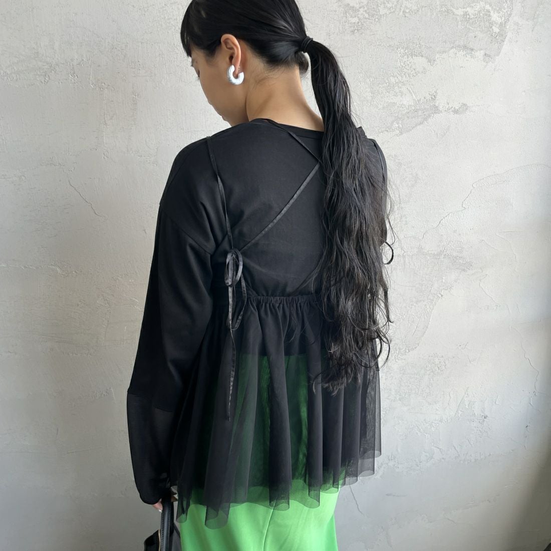 By/m [バイエム] ギャザーチュールキャミソール [24112008] 09 BLACK &&モデル身長：156cm 着用サイズ：F&&