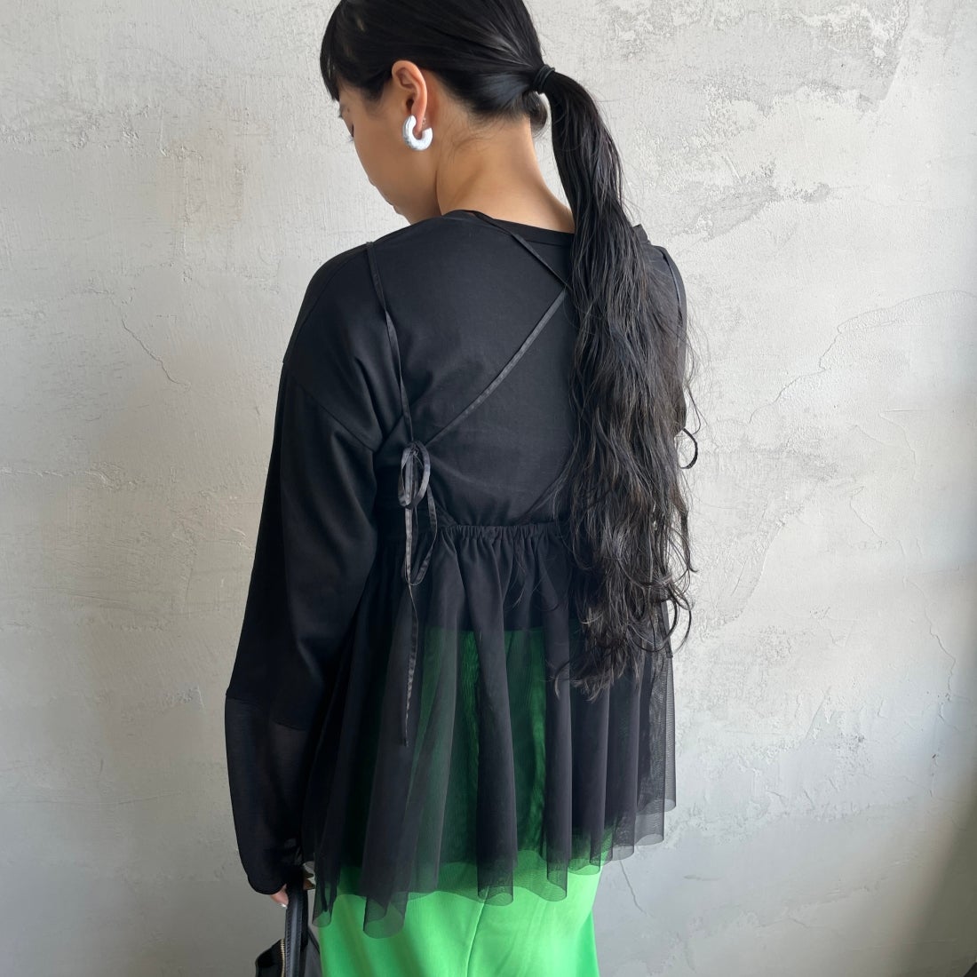 By/m [バイエム] ギャザーチュールキャミソール [24112008] 09 BLACK &&モデル身長：156cm 着用サイズ：F&&