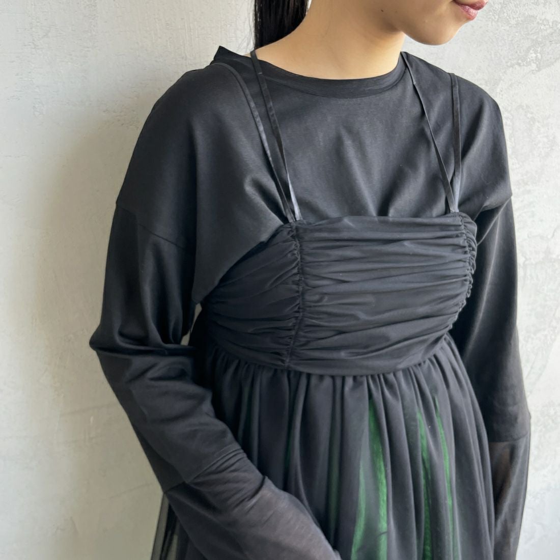 By/m [バイエム] ギャザーチュールキャミソール [24112008] 09 BLACK &&モデル身長：156cm 着用サイズ：F&&