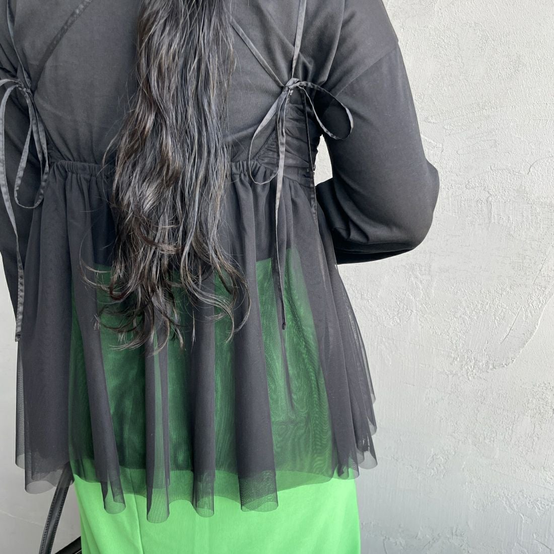 By/m [バイエム] ギャザーチュールキャミソール [24112008] 09 BLACK &&モデル身長：156cm 着用サイズ：F&&