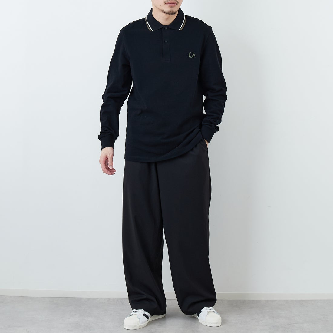 FRED PERRY [フレッドペリー] ツインティップライン ロングスリーブポロシャツ [M3636] W54 BLK/EC &&モデル身長：168cm 着用サイズ：M&&