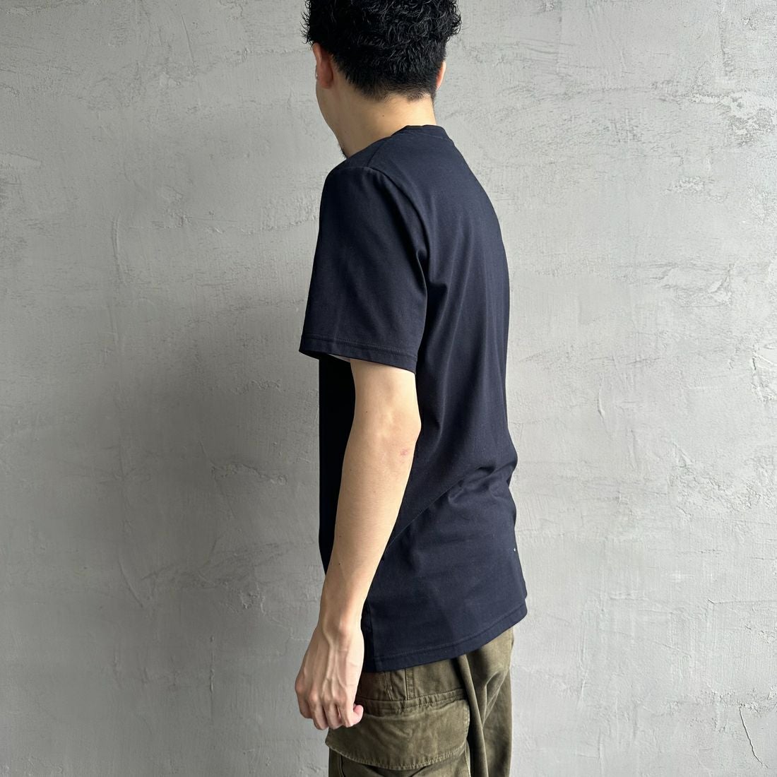 FRED PERRY [フレッドペリー] ローレルリース刺繍 ショートスリーブTシャツ [M4580] 248 NAVY &&モデル身長：168cm 着用サイズ：M&&