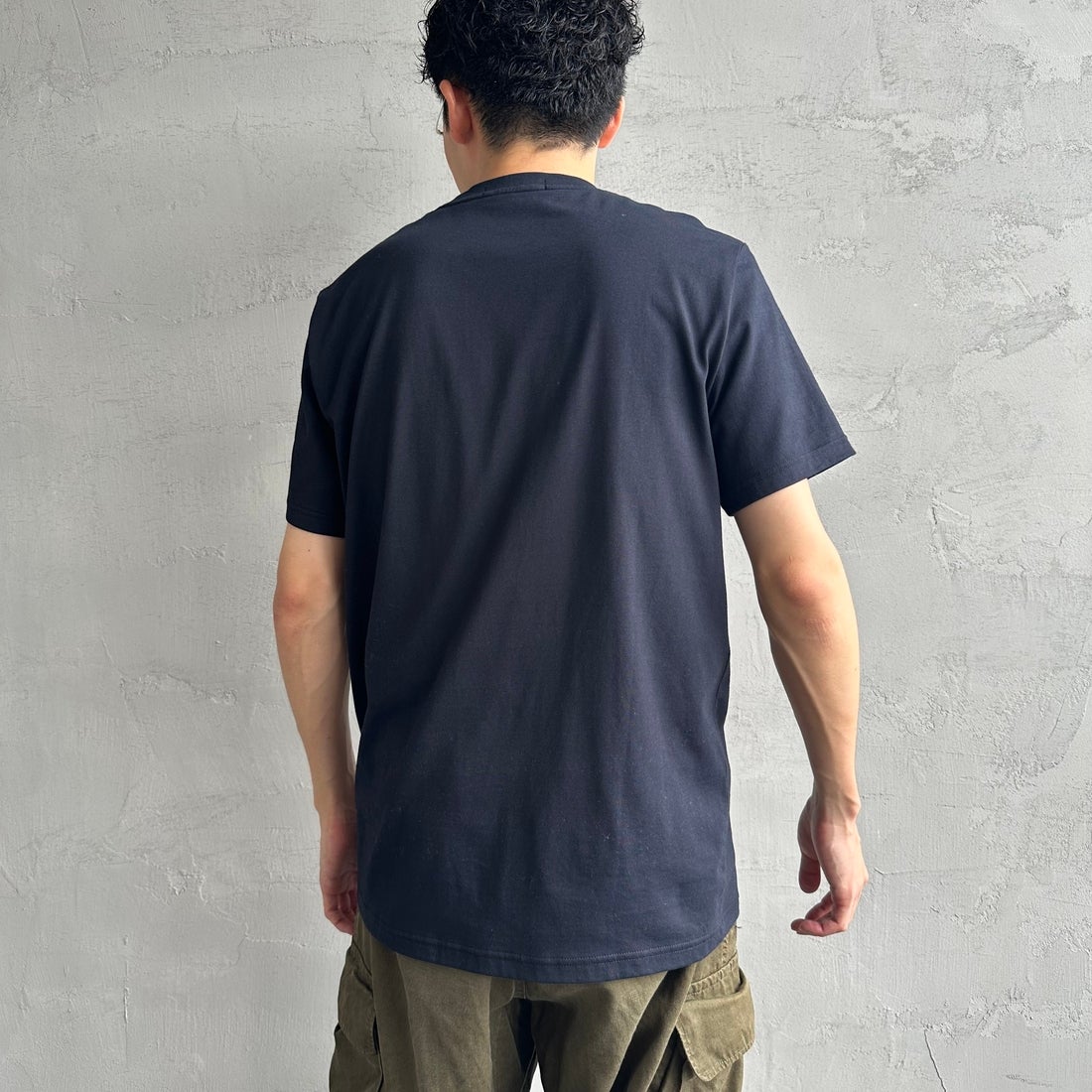 FRED PERRY [フレッドペリー] ローレルリース刺繍 ショートスリーブTシャツ [M4580] 248 NAVY &&モデル身長：168cm 着用サイズ：M&&