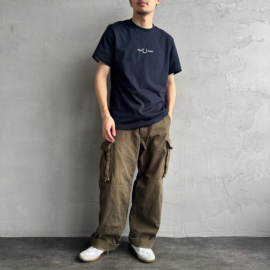 FRED PERRY [フレッドペリー] ローレルリース刺繍 ショートスリーブTシャツ [M4580] 248 NAVY &&モデル身長：168cm 着用サイズ：M&&