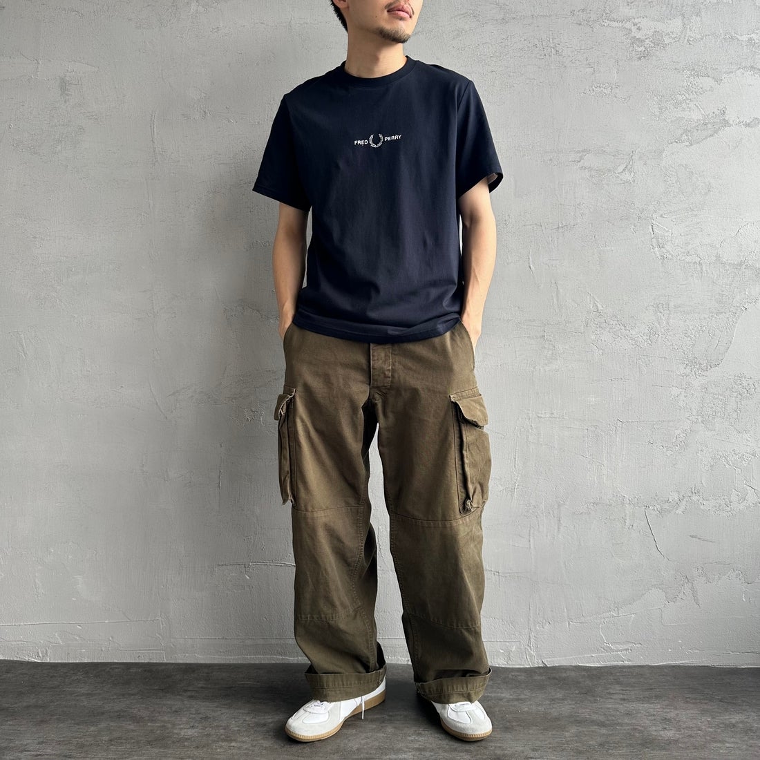 FRED PERRY [フレッドペリー] ローレルリース刺繍 ショートスリーブTシャツ [M4580] 248 NAVY &&モデル身長：168cm 着用サイズ：M&&