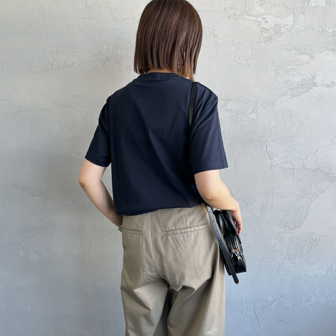 FRED PERRY [フレッドペリー] ローレルリース刺繍 ショートスリーブTシャツ [M4580] 248 NAVY &&モデル身長：159cm 着用サイズ：S&&